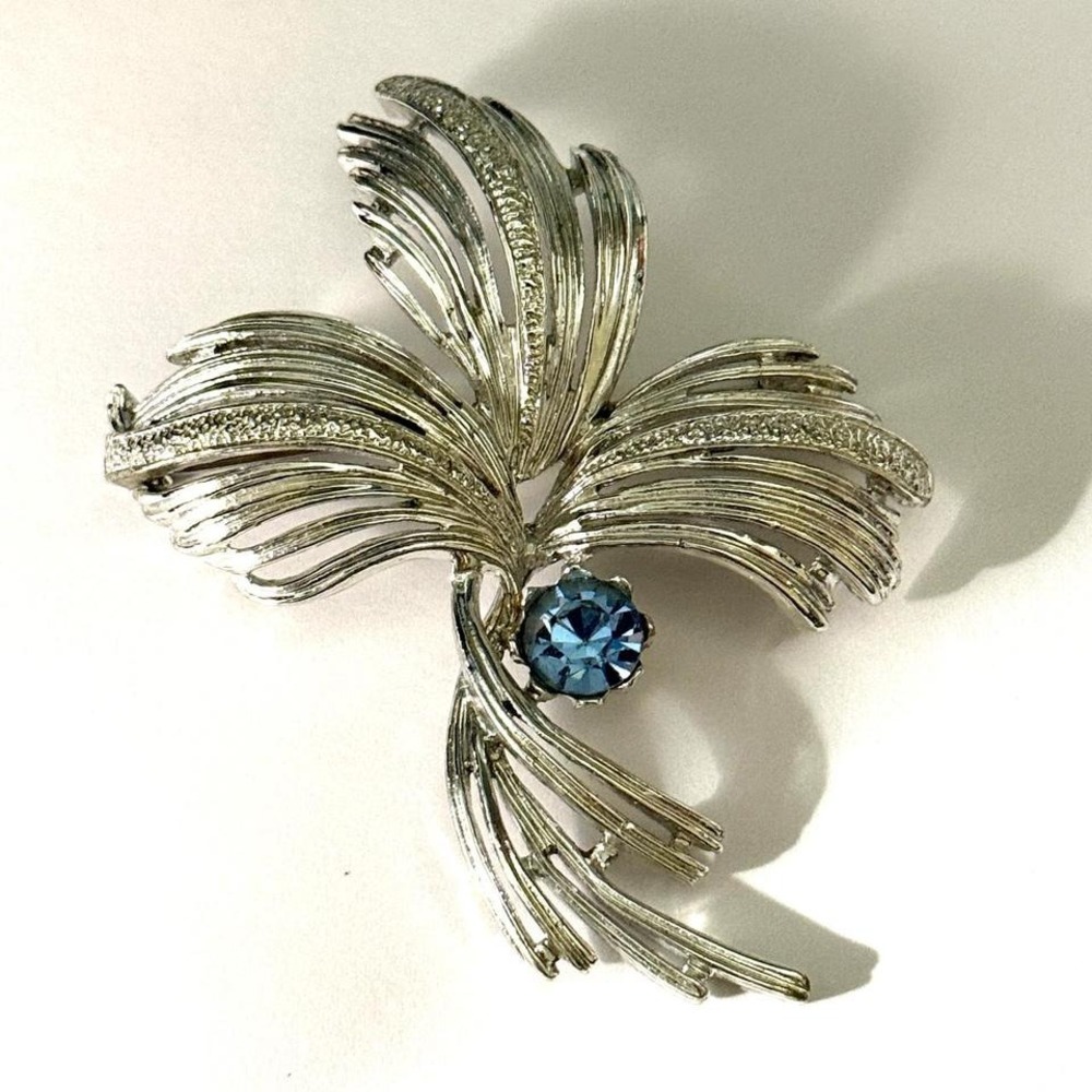Vintage Emmons Plant Design‎ Silver Tone w/ blue Rhinestone Brooch Pin